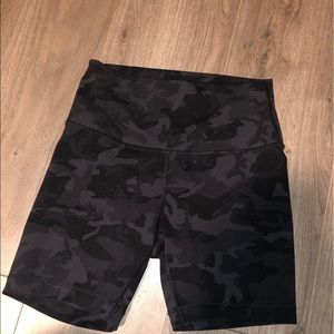Lululemon Wunder train 6 inch biker shorts